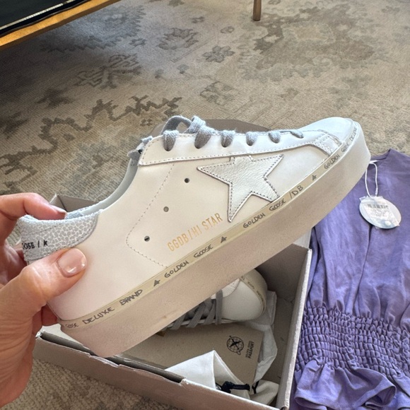 Golden Goose Cream and Gray Star Sneakers - Picture 2 of 3